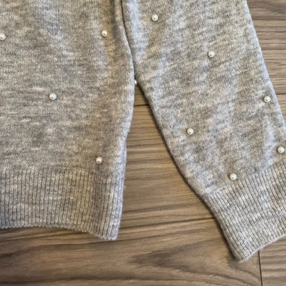 Cozy sweater with pearl embellishment Sz XS - Picture 4 of 10